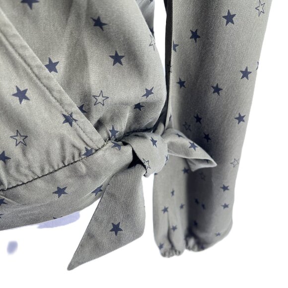 🌟Eddie Bauer Tranquil Olive Wrap Top  XL  Star Print & Tie Waist - Picture 2 of 11
